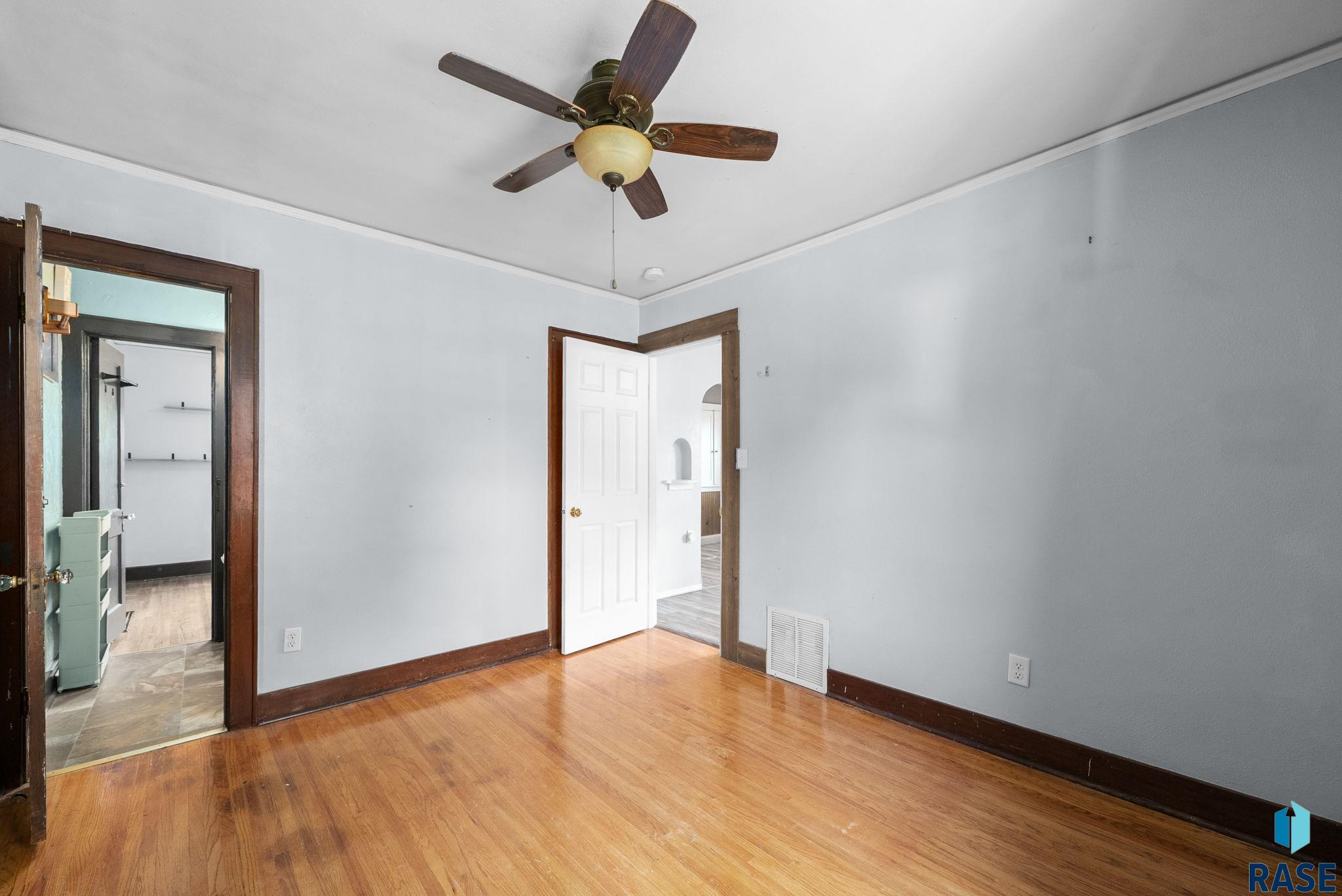 315 W 30th St