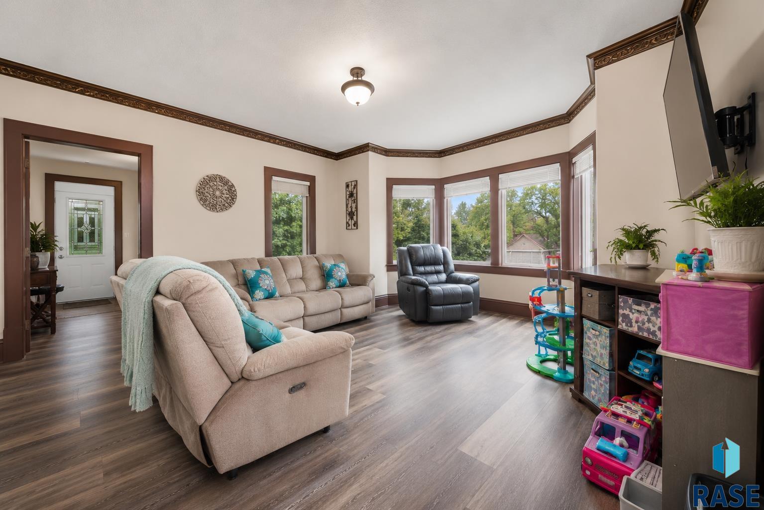 389 Walnut Ave