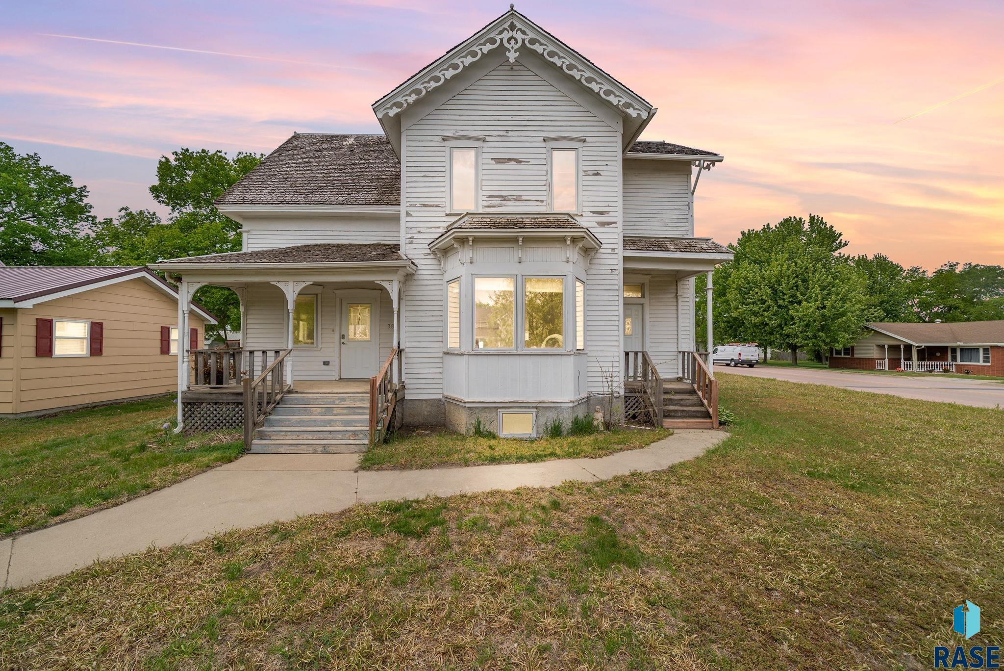 389 Walnut Ave