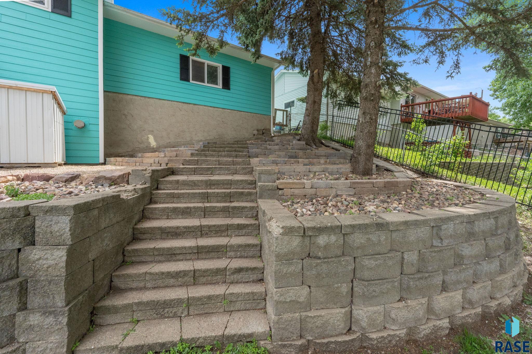 2104 E Tricia Ln