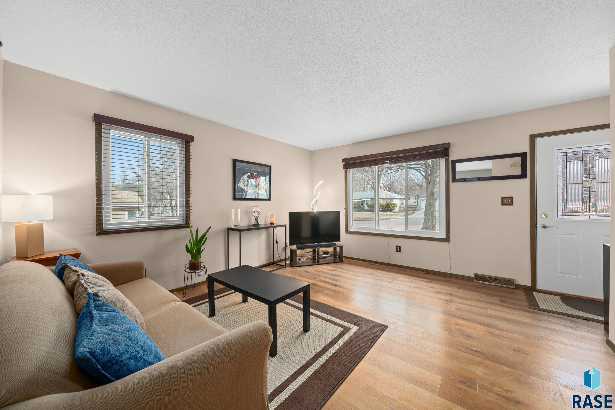 2427 S Center Ave