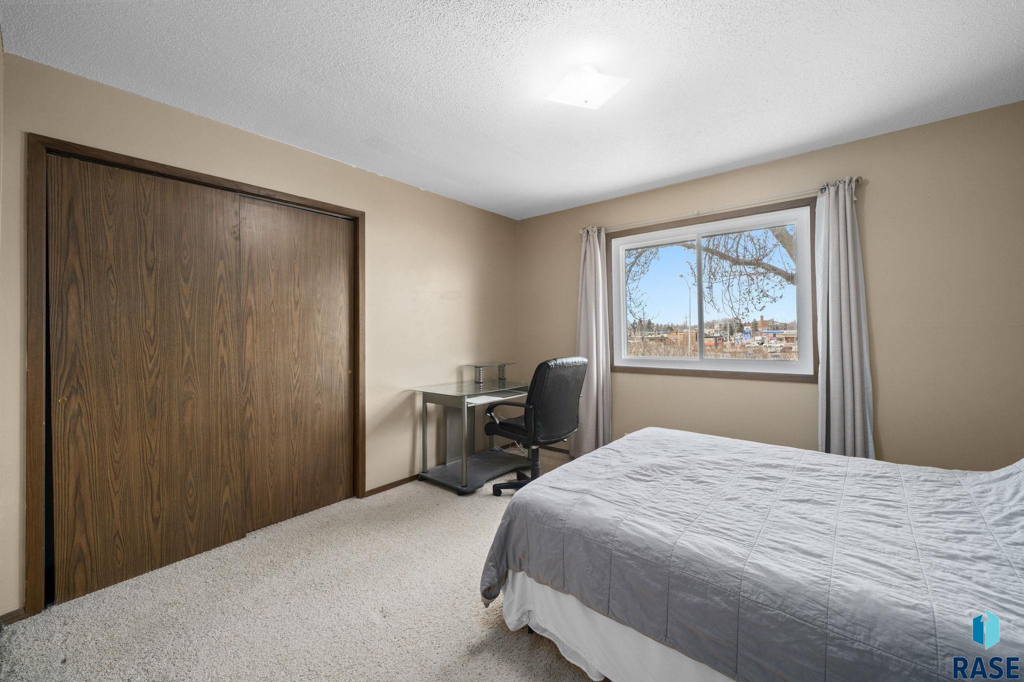 2427 S Center Ave