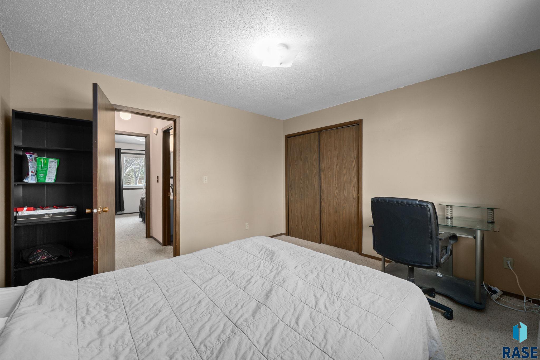 2427 S Center Ave