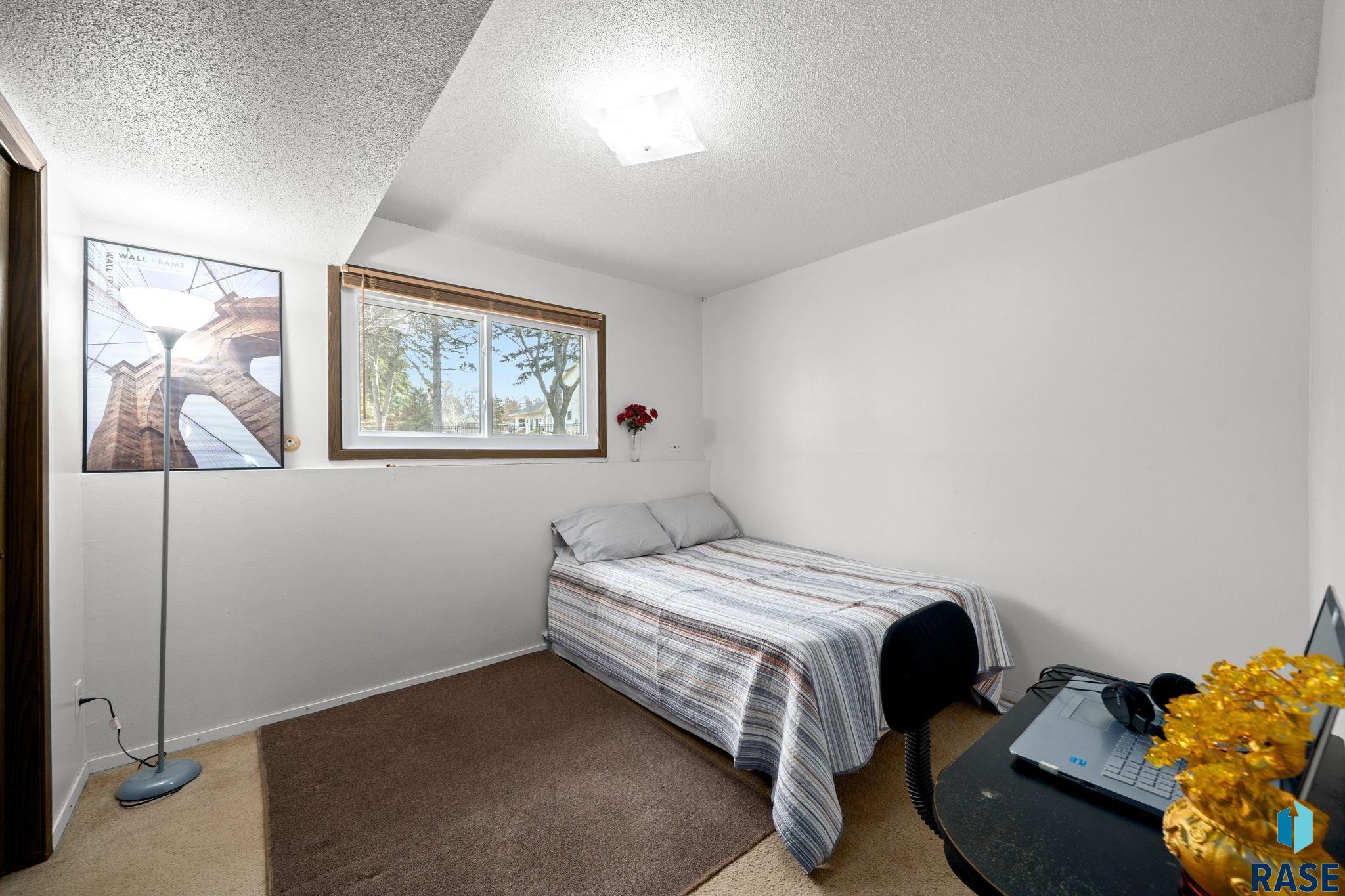 2427 S Center Ave