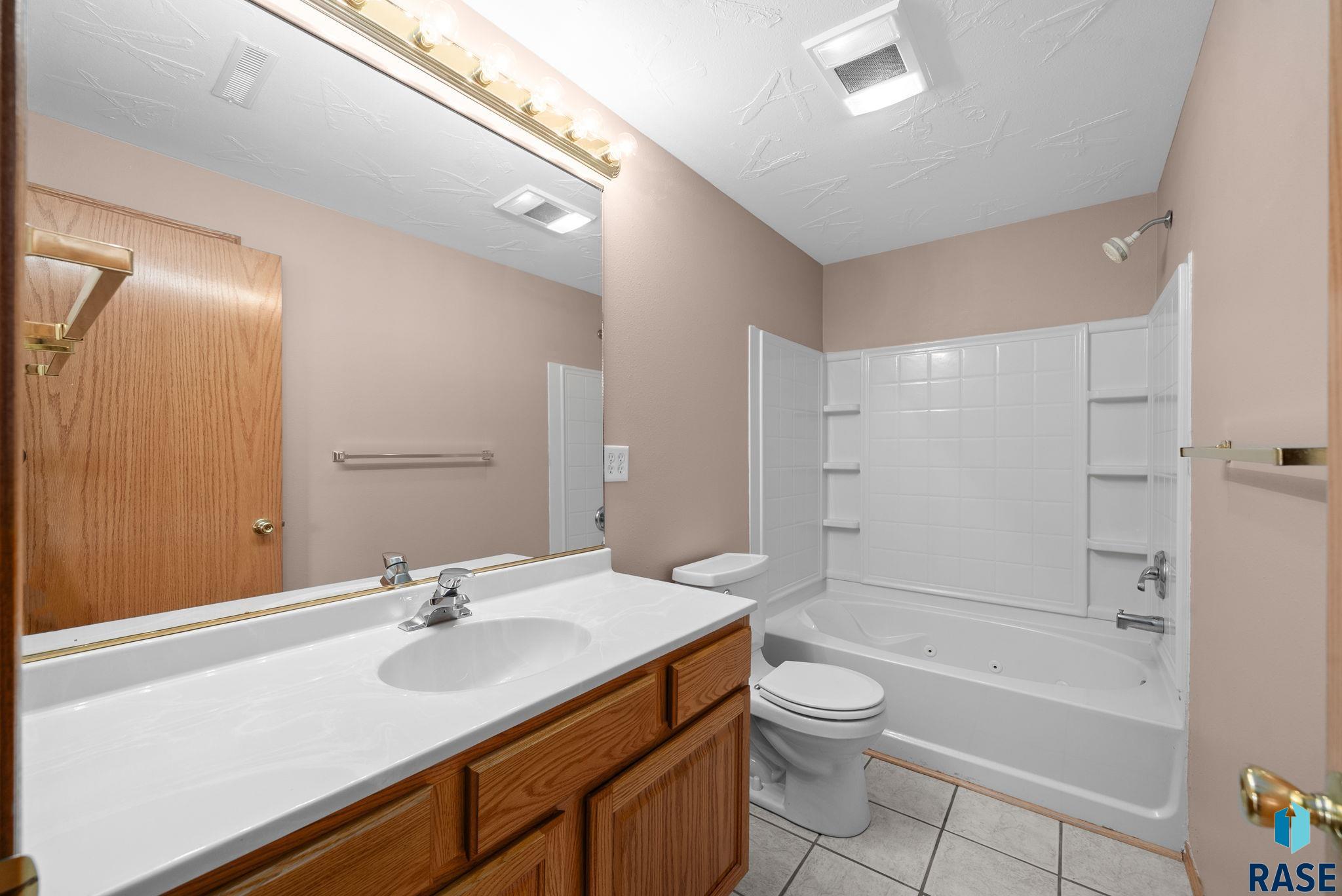 2004 E Briar Den Ct