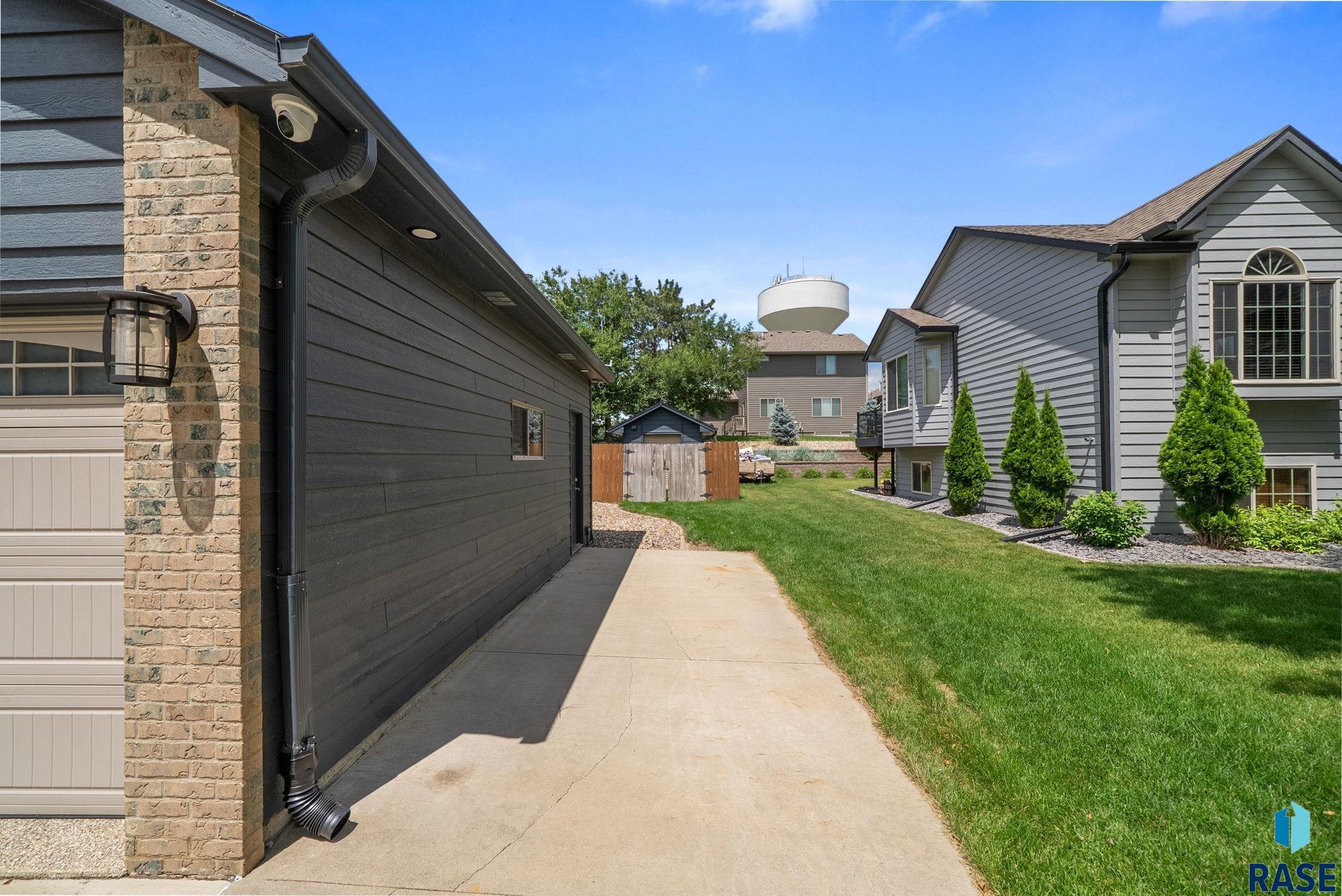 2004 E Briar Den Ct