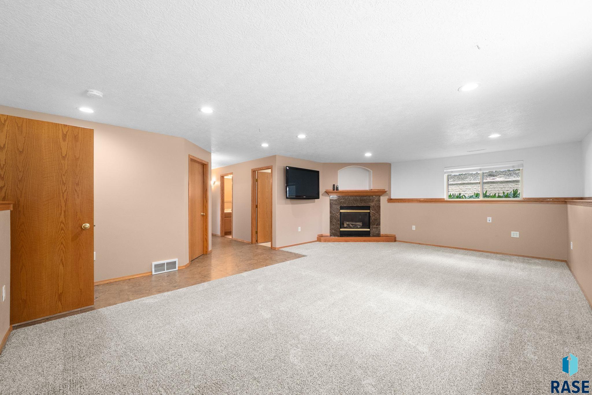 2004 E Briar Den Ct