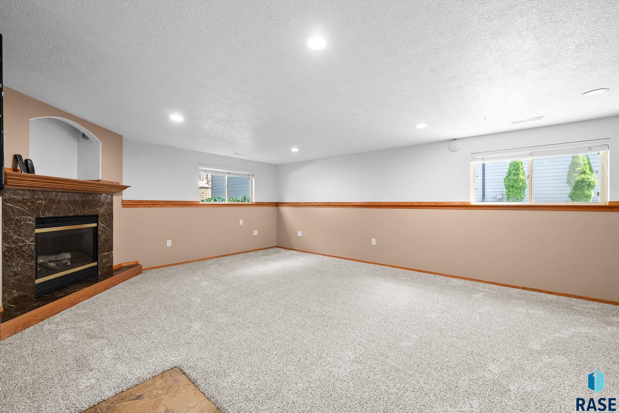 2004 E Briar Den Ct