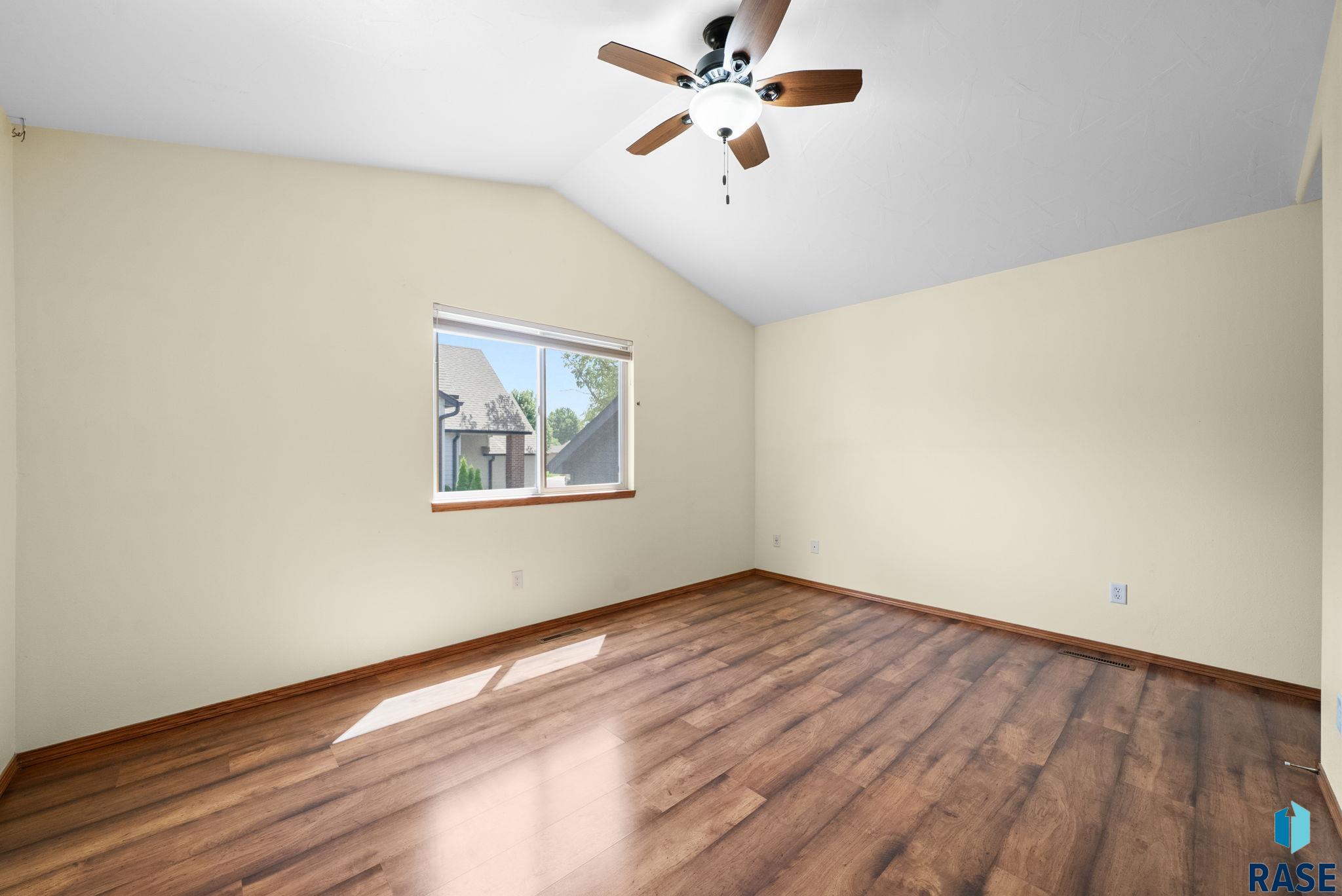 2004 E Briar Den Ct