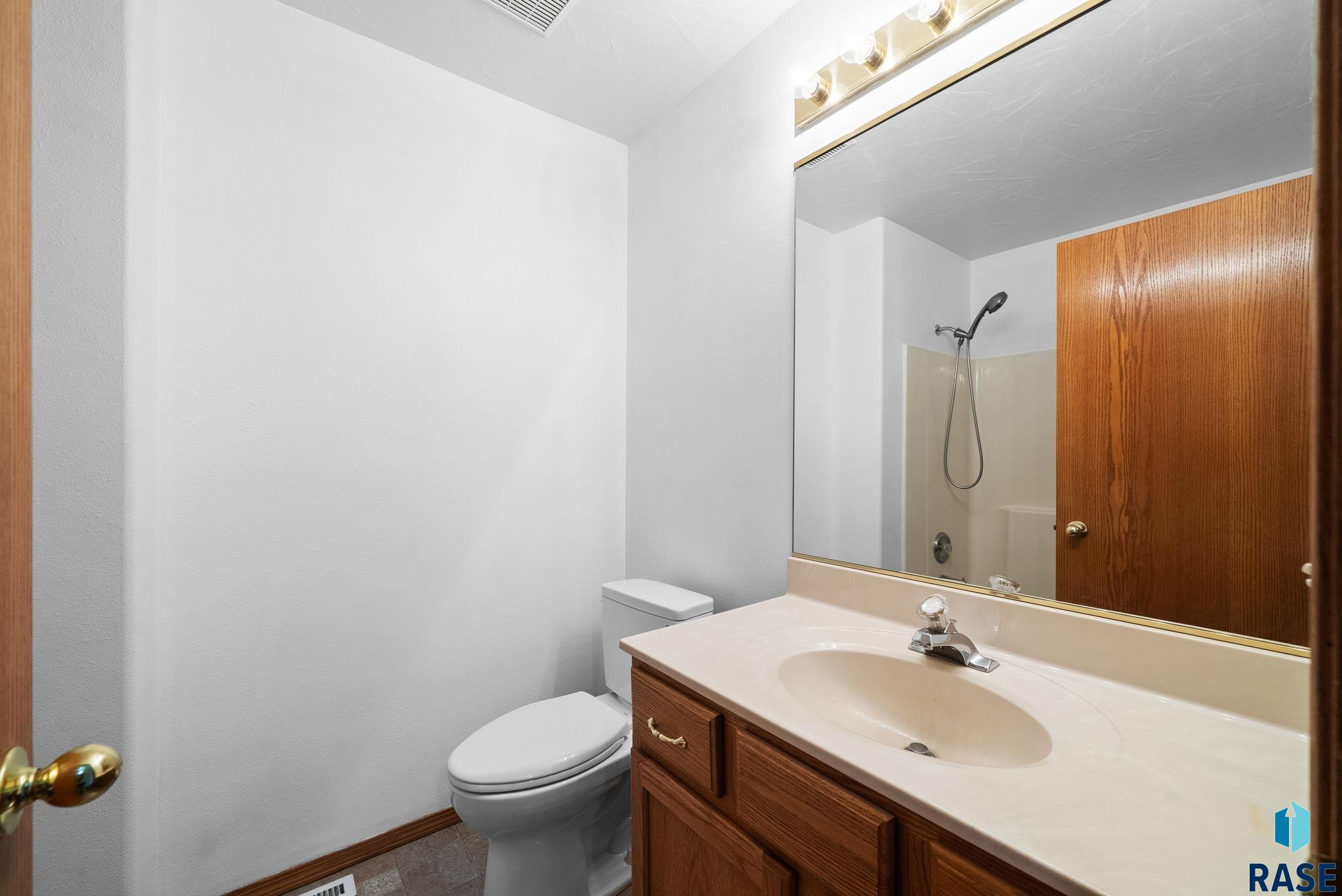 2004 E Briar Den Ct
