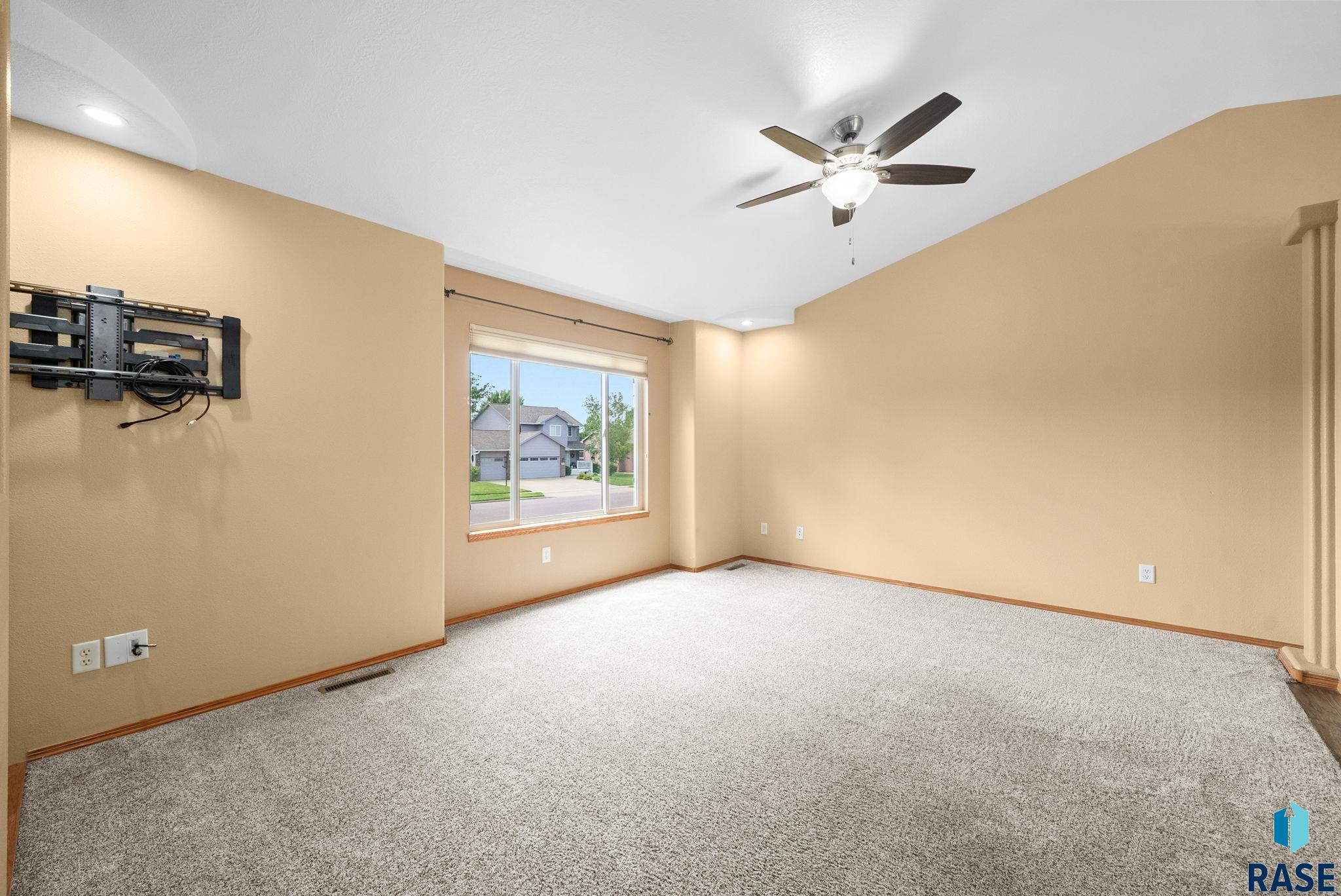 2004 E Briar Den Ct