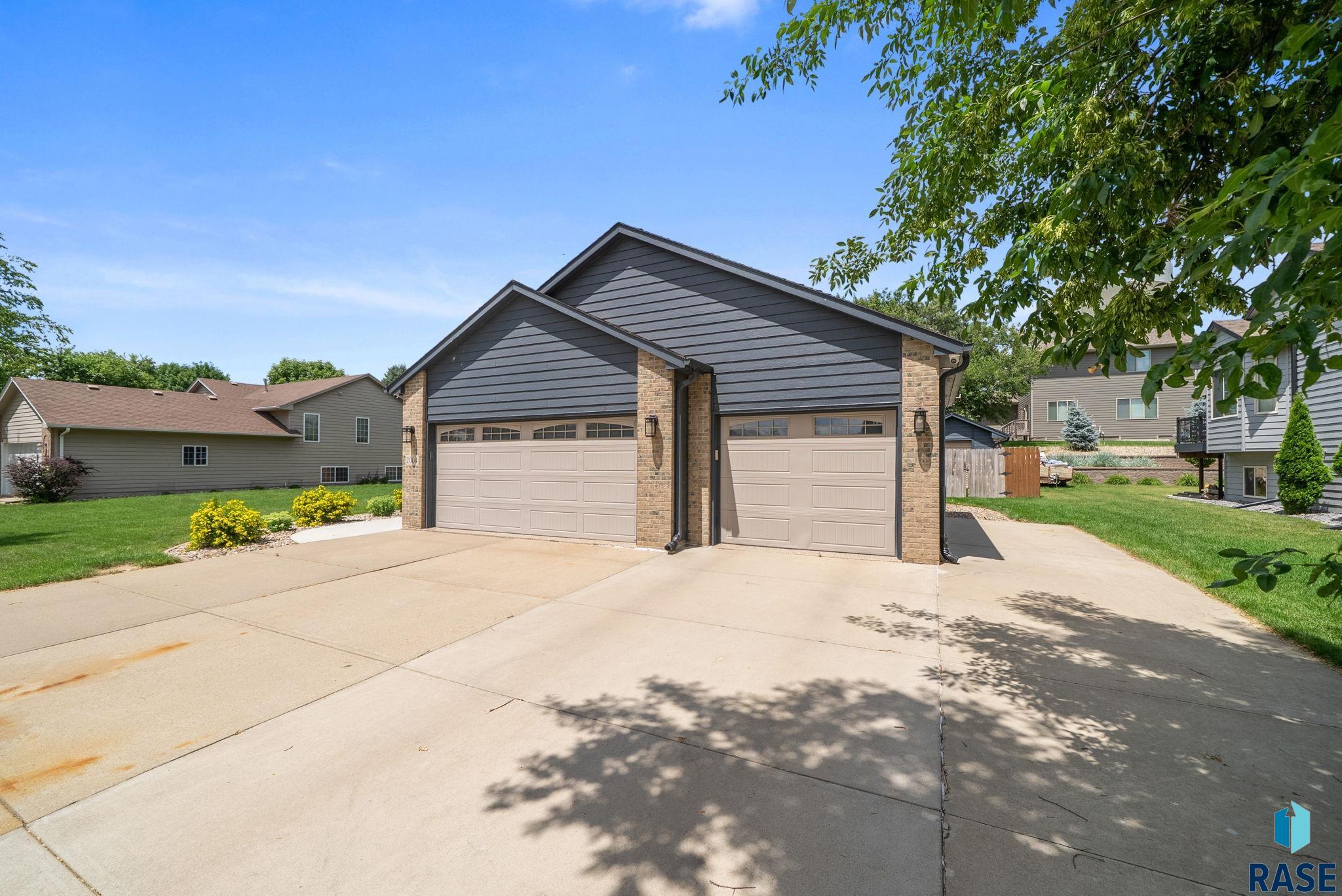 2004 E Briar Den Ct