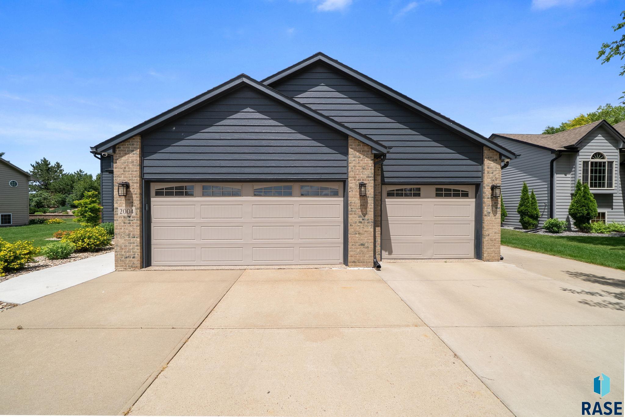 2004 E Briar Den Ct