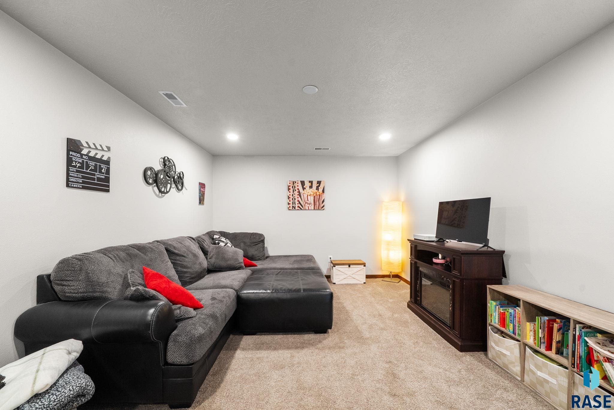 4205 N Knob Hill Ct