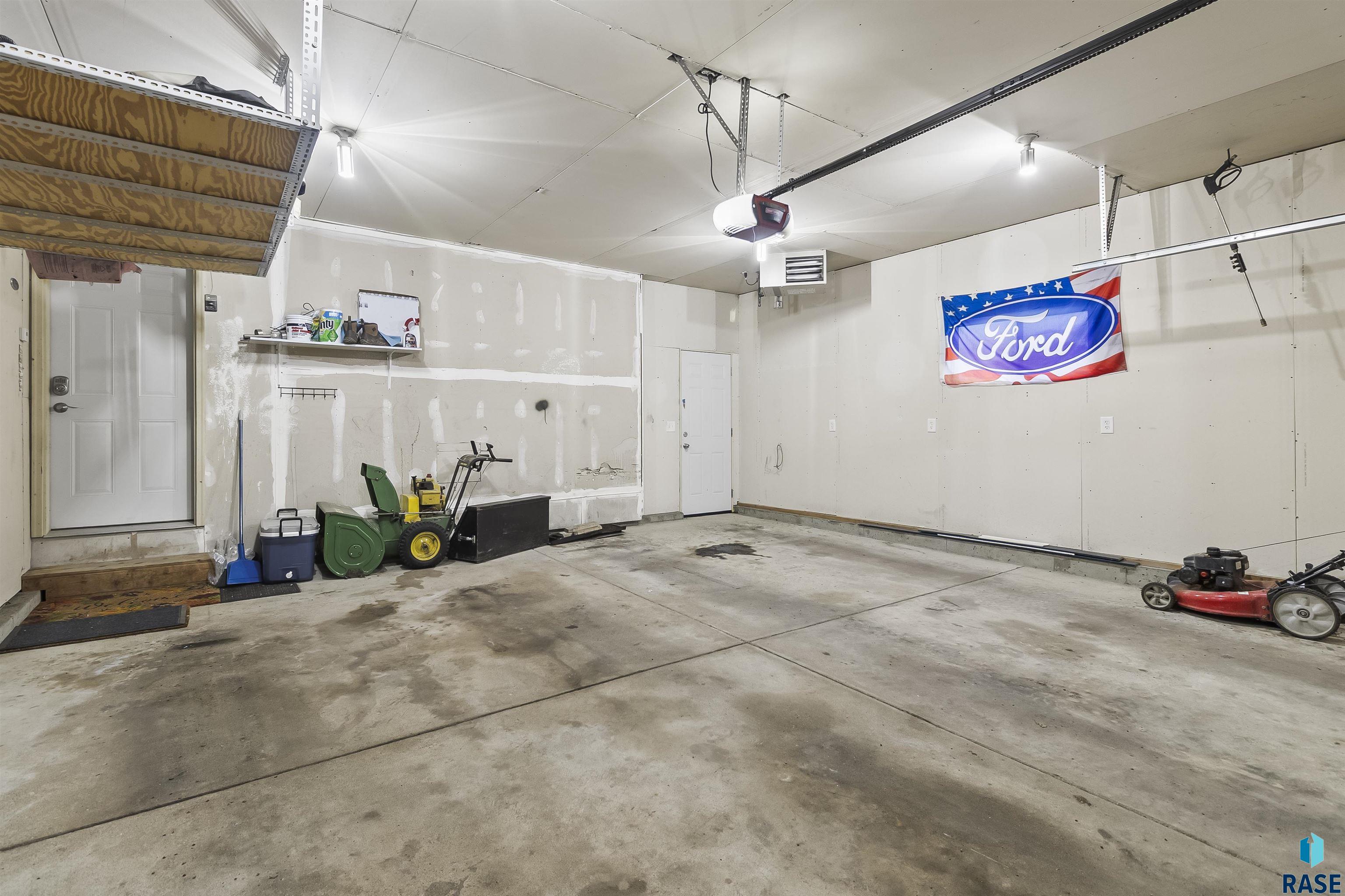 204 N Steven St