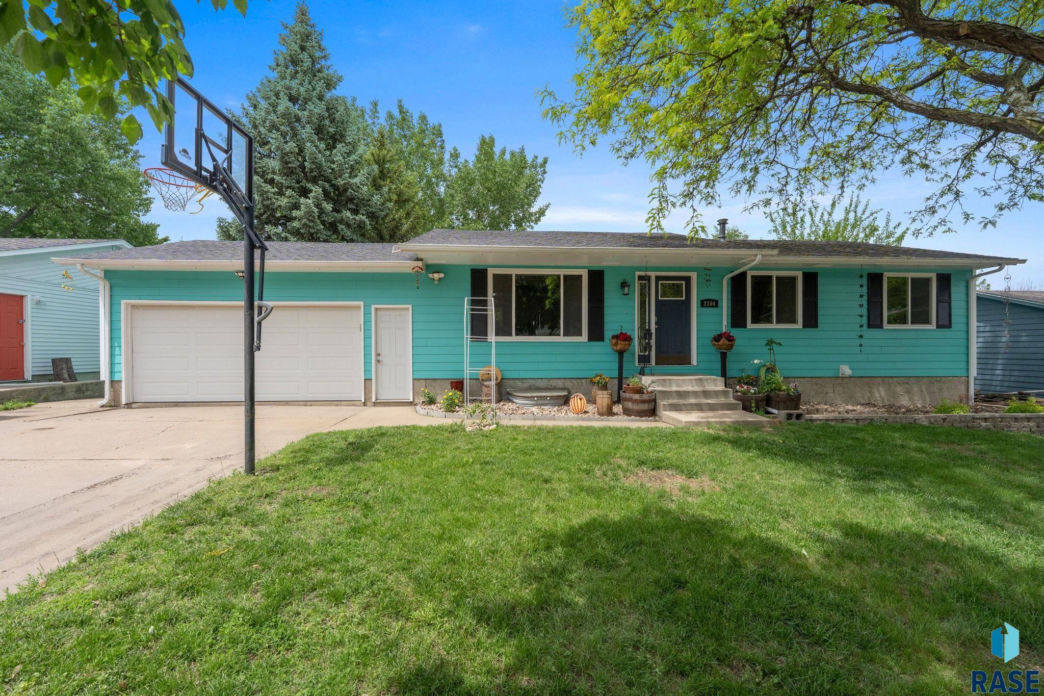 2104 E Tricia Ln