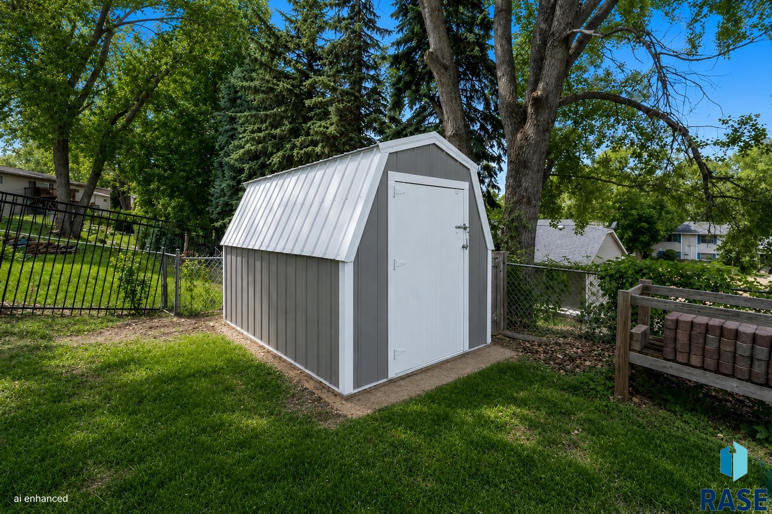 2104 E Tricia Ln