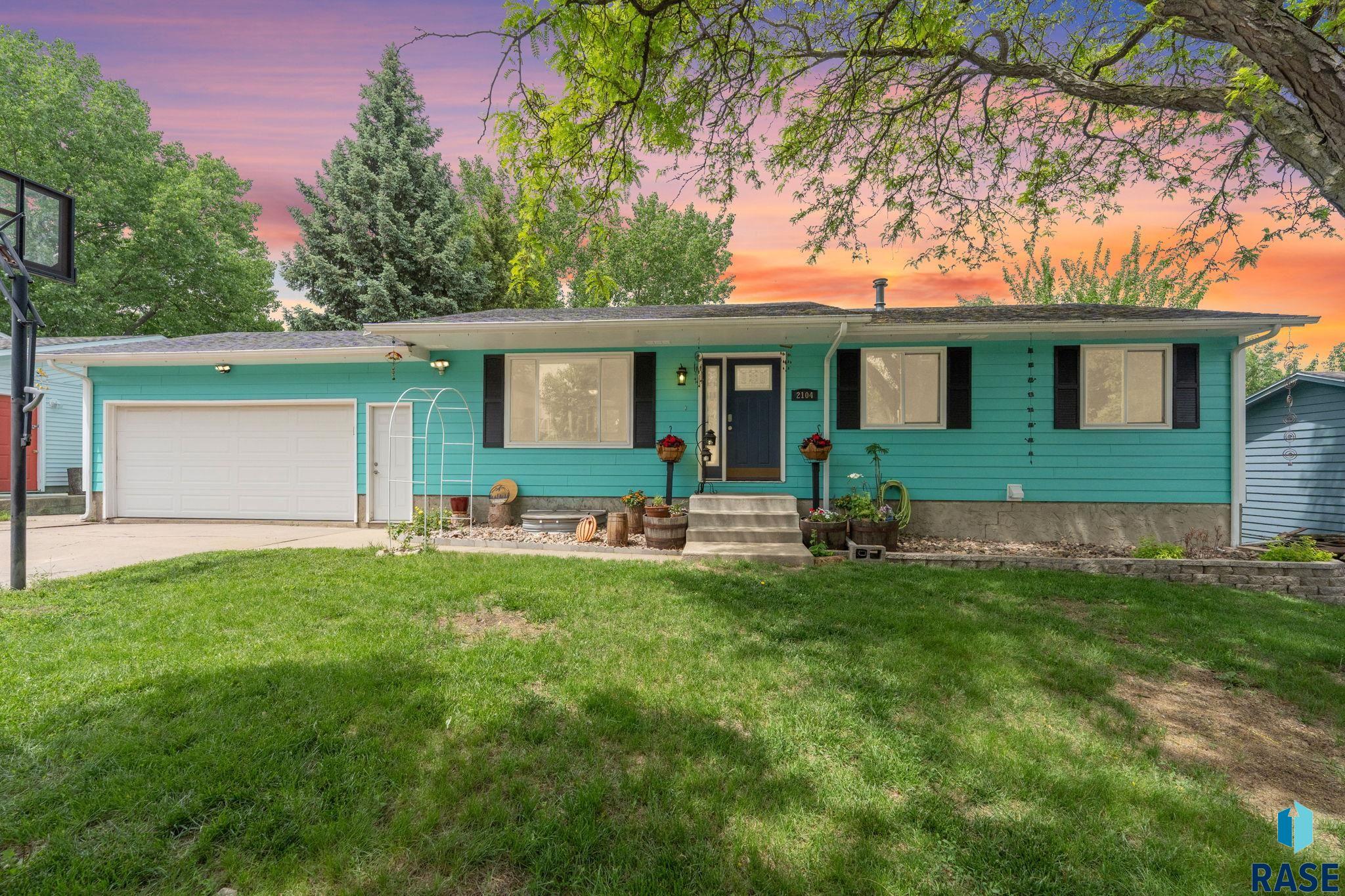 2104 E Tricia Ln