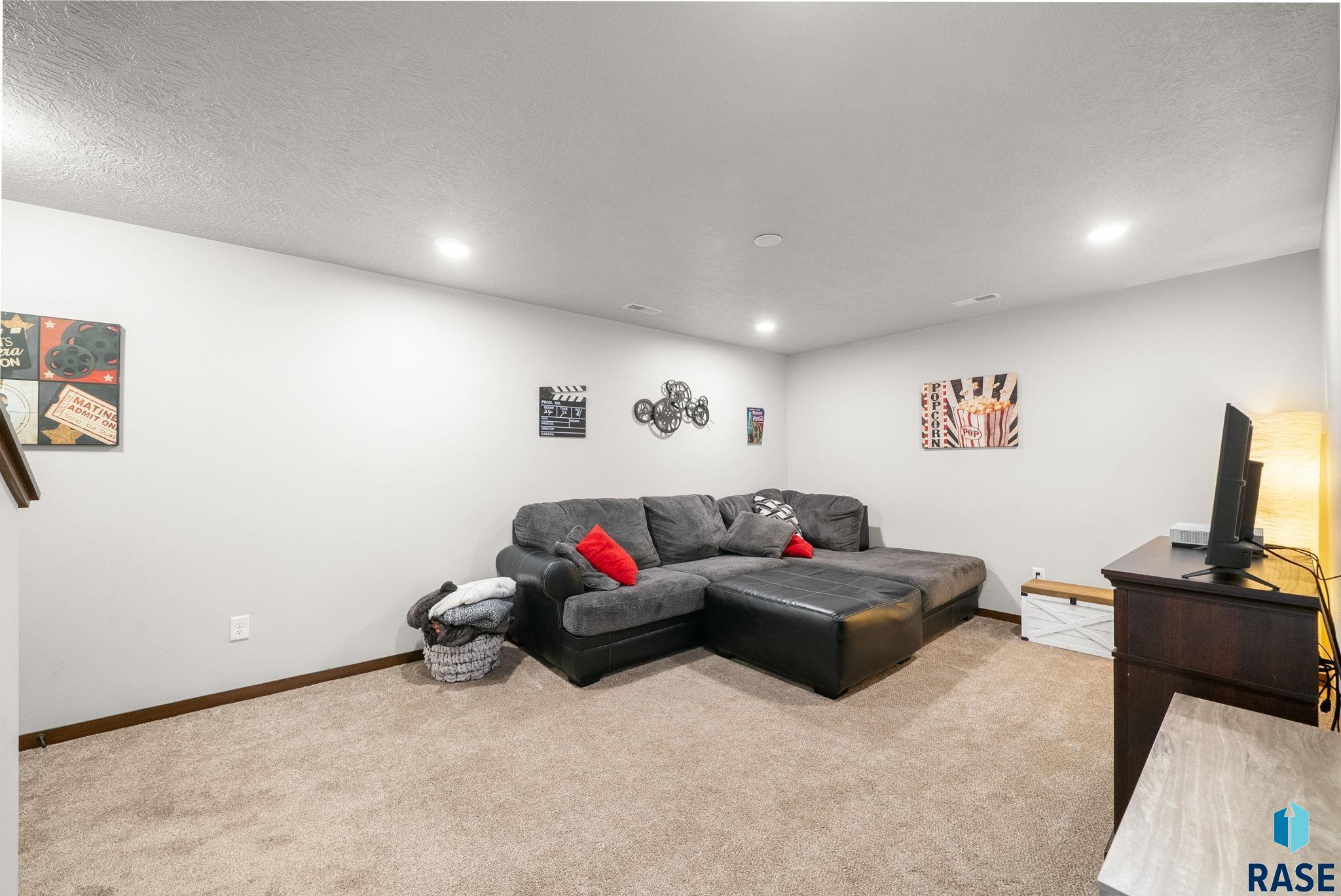 4205 N Knob Hill Ct