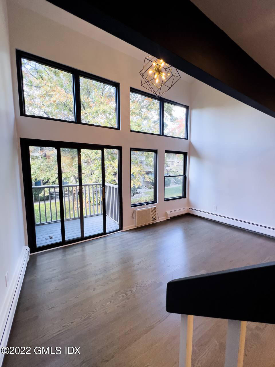 1465 E Putnam Avenue, 224