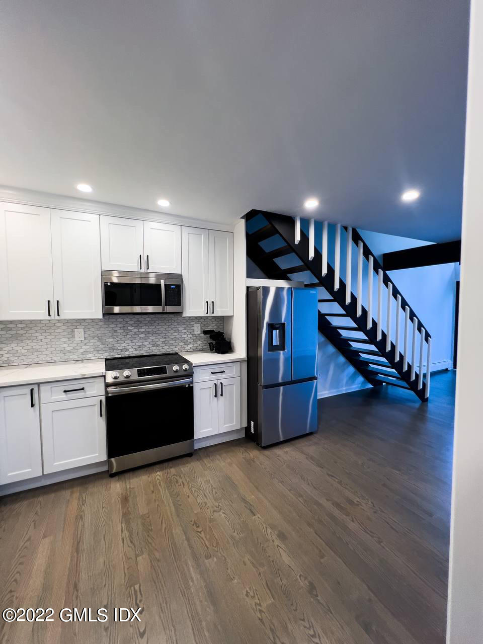 1465 E Putnam Avenue, 224