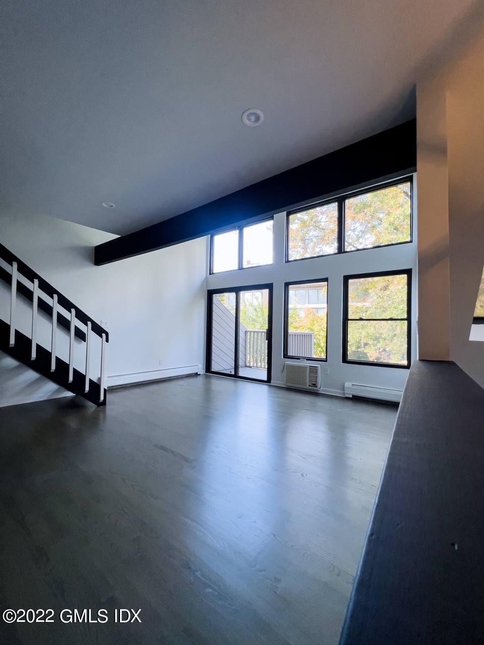 1465 E Putnam Avenue, 224