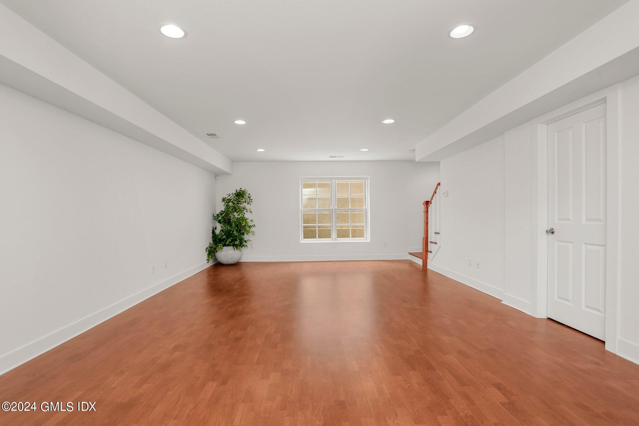 77 Havemeyer Lane, 31