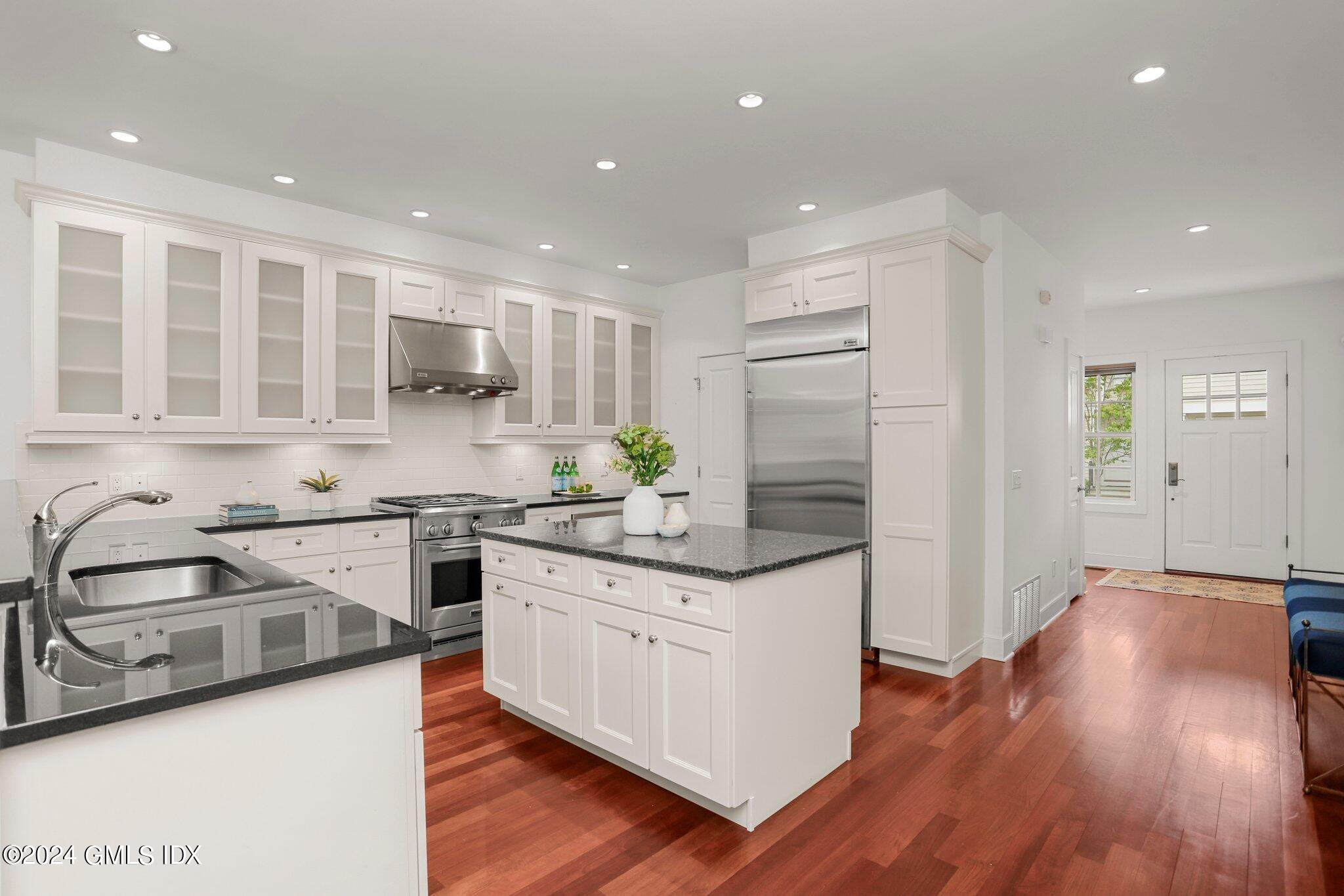 77 Havemeyer Lane, 31