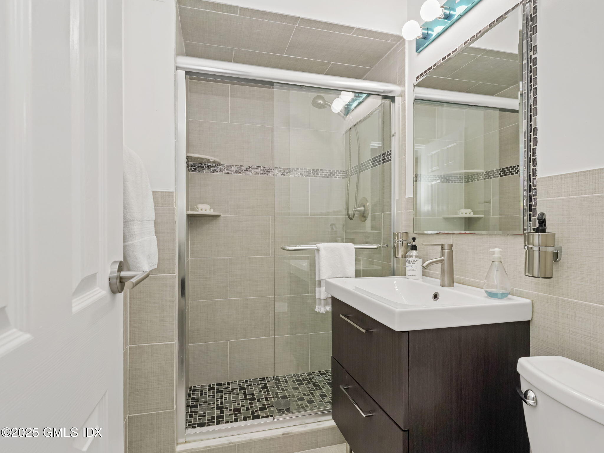 50 GLENBROOK Road, 4B