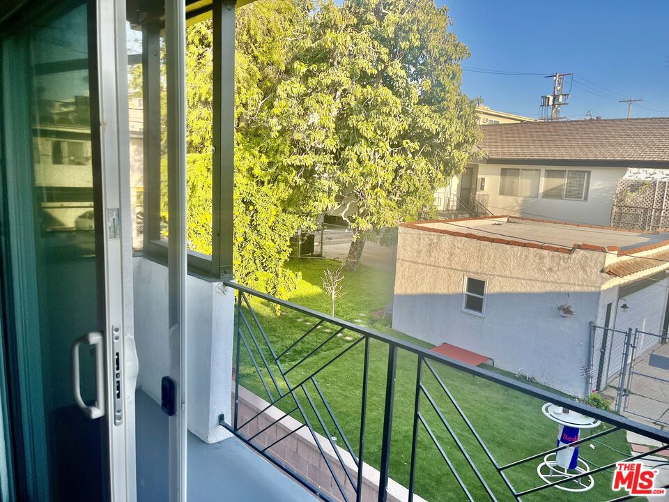 3824 KEYSTONE Avenue 5