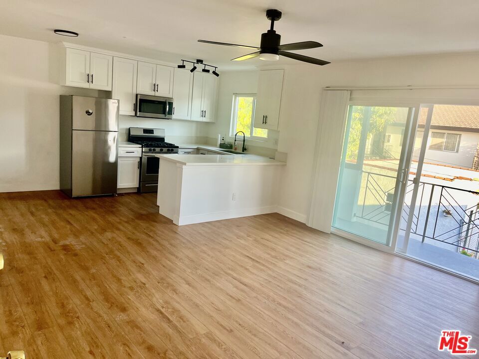 3824 KEYSTONE Avenue 5