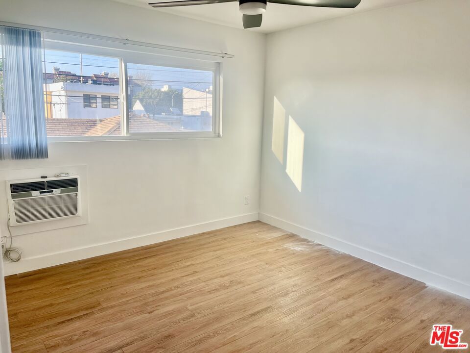 3824 KEYSTONE Avenue 5