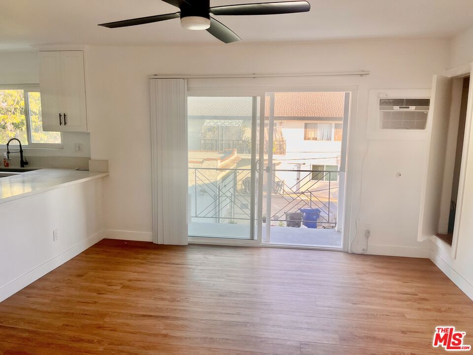 3824 KEYSTONE Avenue 5