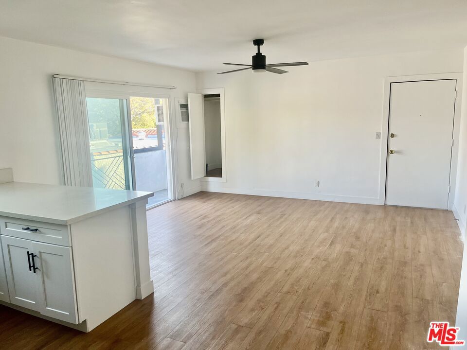 3824 KEYSTONE Avenue 5