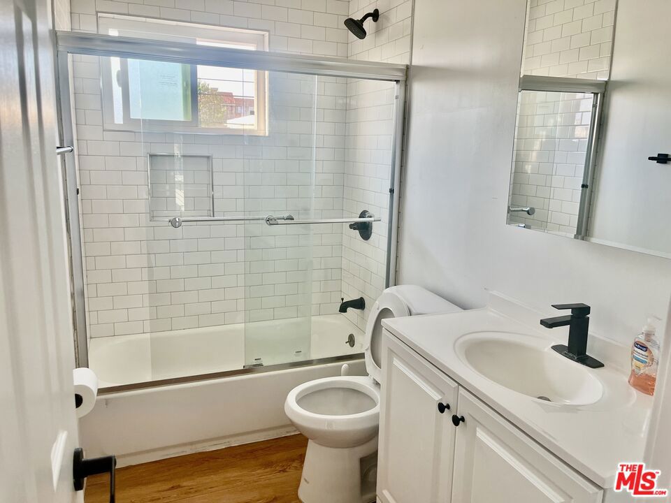 3824 KEYSTONE Avenue 5