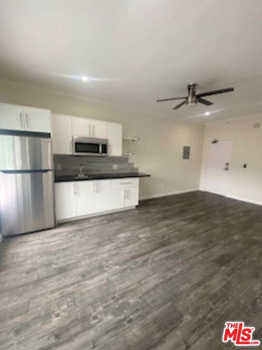 814 S Hobart Boulevard 306