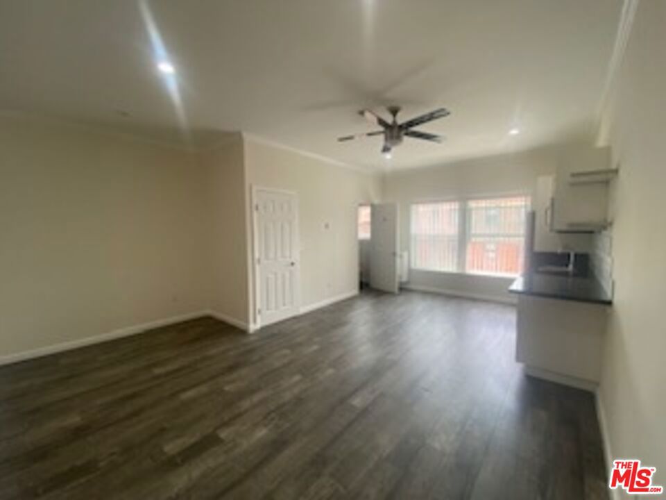 814 S Hobart Boulevard 306