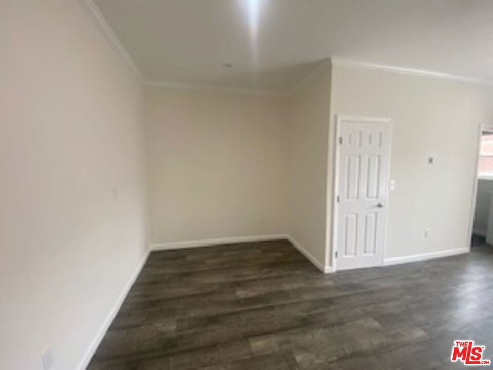 814 S Hobart Boulevard 306