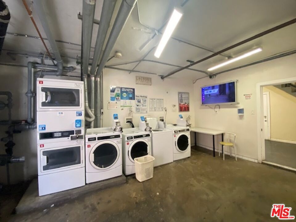 814 S Hobart Boulevard 306