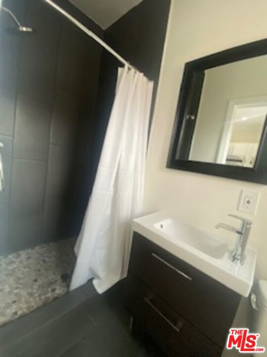 814 S Hobart Boulevard 306