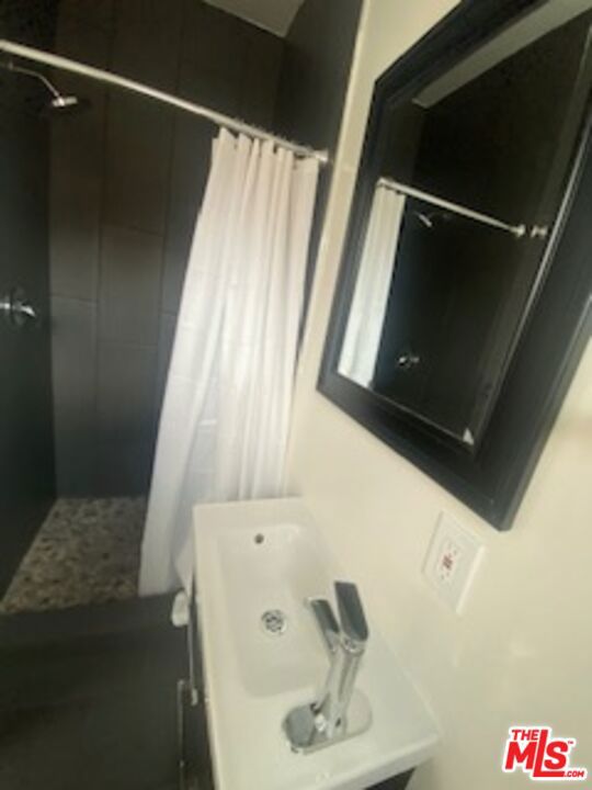 814 S Hobart Boulevard 306