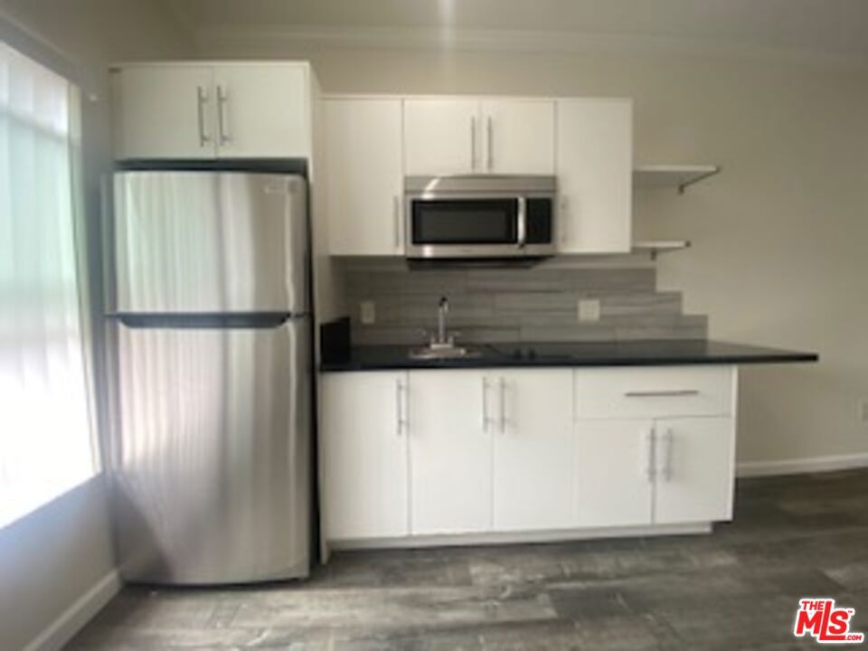 814 S Hobart Boulevard 306