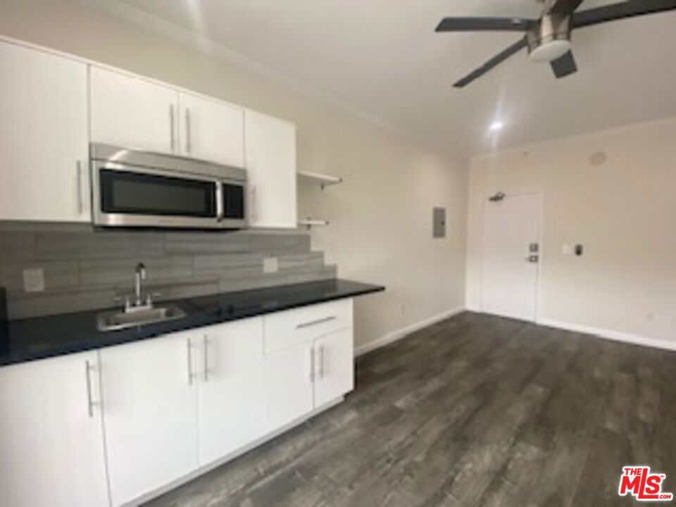 814 S Hobart Boulevard 306