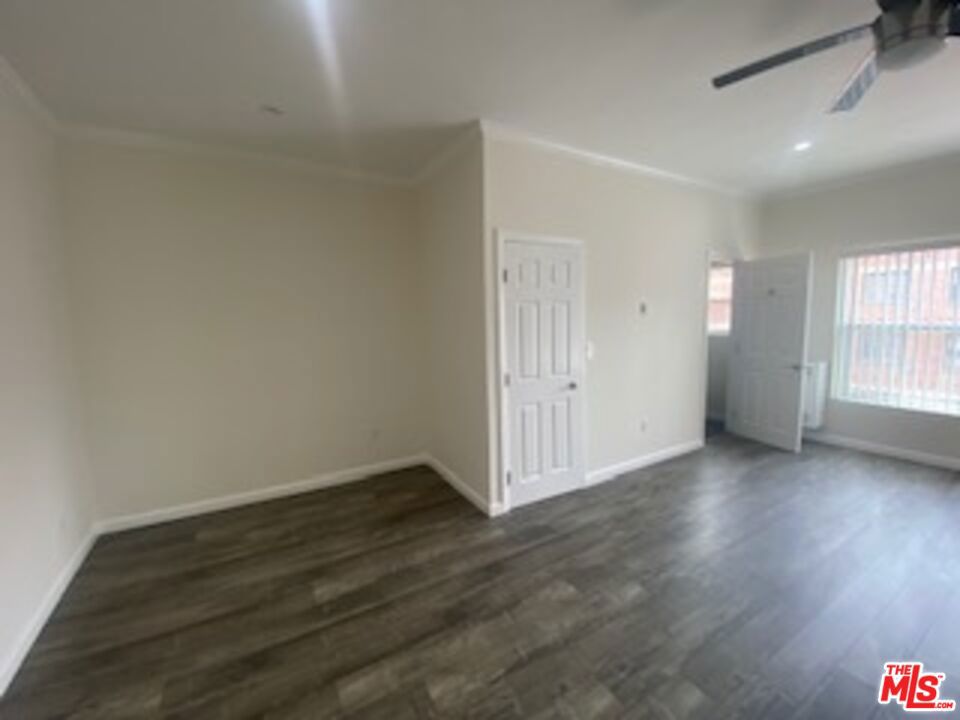 814 S Hobart Boulevard 306