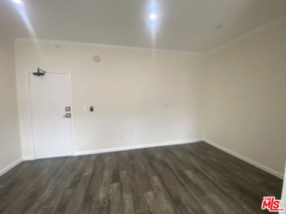 814 S Hobart Boulevard 306