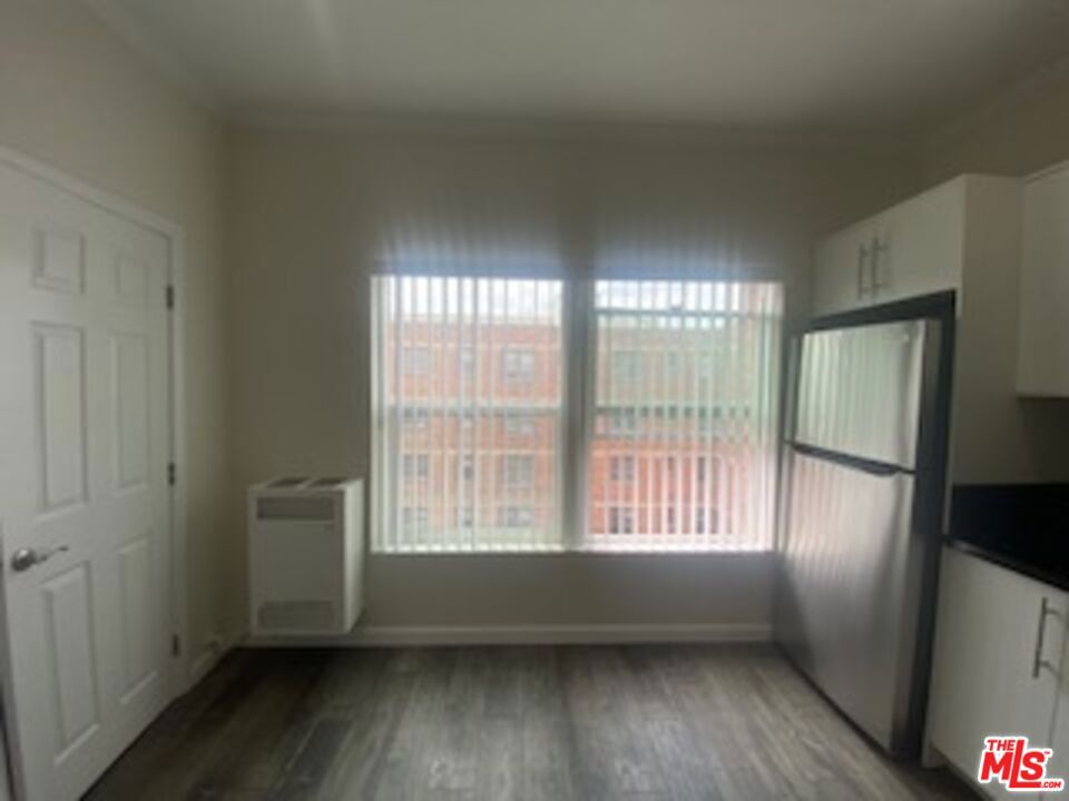 814 S Hobart Boulevard 306