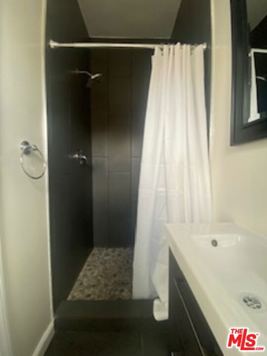 814 S Hobart Boulevard 306