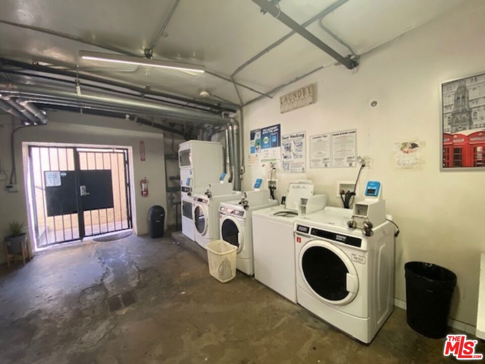 814 S Hobart Boulevard 306