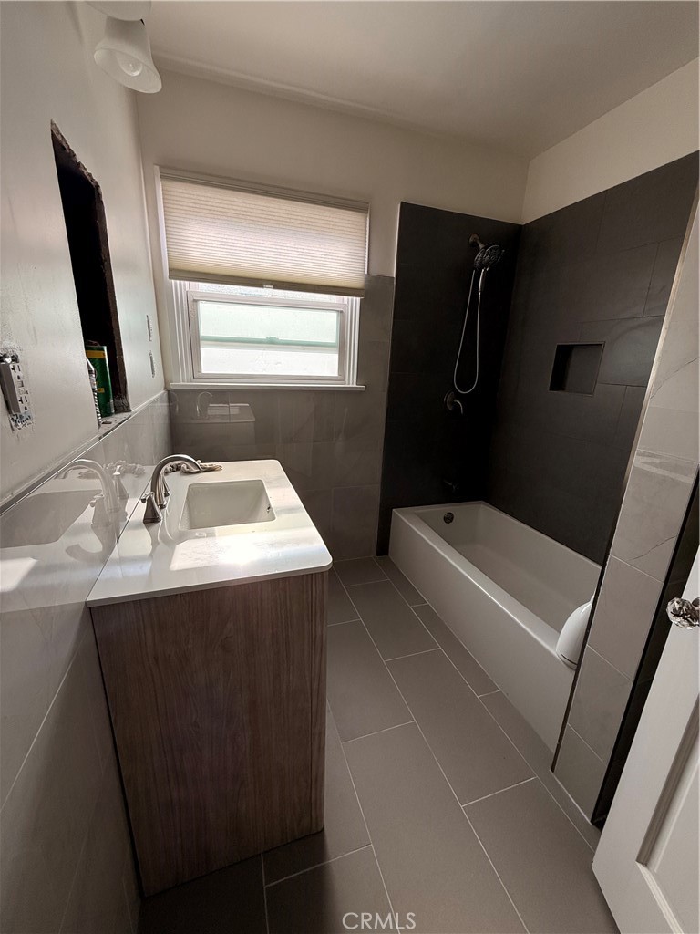 301 W Hillsdale Street