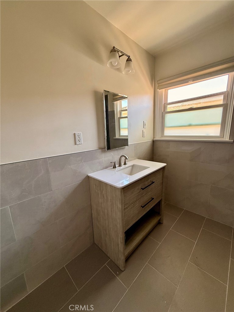 301 W Hillsdale Street